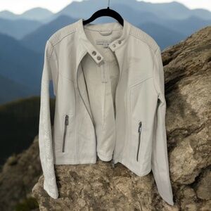NWT White Leather Jacket w/Zipper front.